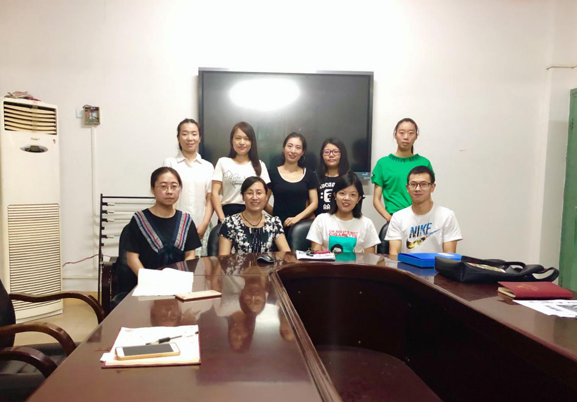 图二为RAYBET官方网站研究生党支部全体成员